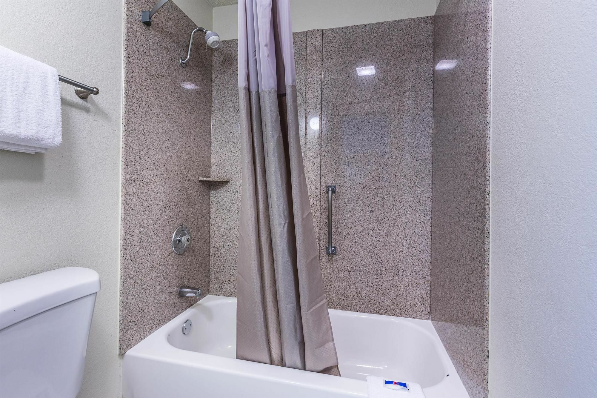 6-mount Vernon, Il Hotel 3*
